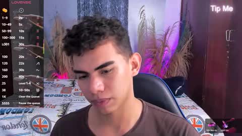 javi15  online show from December 14, 11:00 pm