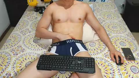 Snapshot of jahshot4 chatting on October 23, 5:42 am jahshot4 online show from October 23, 5:42 am