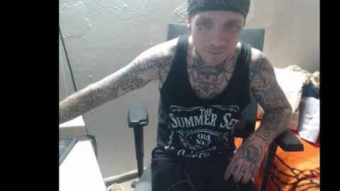 Snapshot of jake265897 chatting on October 22, 4:04 am showingitoff online show from October 22, 4:04 am