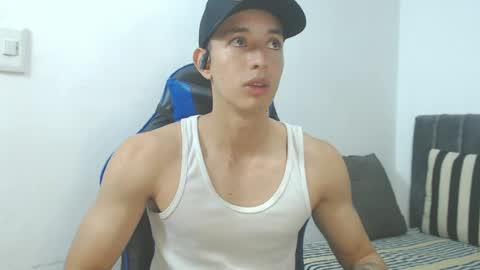 Hi guys im new 3 online show from March 28, 4:25 am