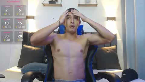 Snapshot of jake_shadow14 chatting on October 18, 9:52 pm Hi guys im new 3 online show from October 18, 9:52 pm
