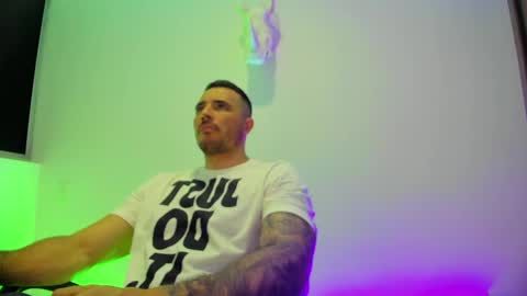 jakestone_1 online show from April 15, 2:15 am