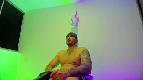 jakestone_1 online show from April 18, 2:24 am