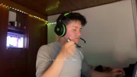 JAMES TAYLOR online show from February 14, 2:50 am