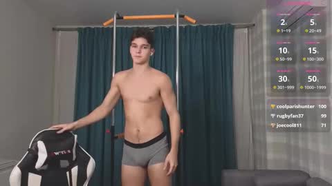 Snapshot of james_friends chatting on October 18, 10:03 pm James online show from October 18, 10:03 pm