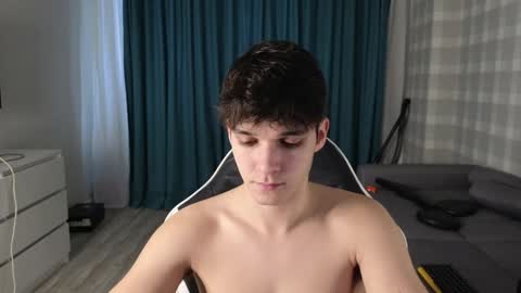 Snapshot of james_friends chatting on February 7, 1:01 pm James online show from February 7, 1:01 pm