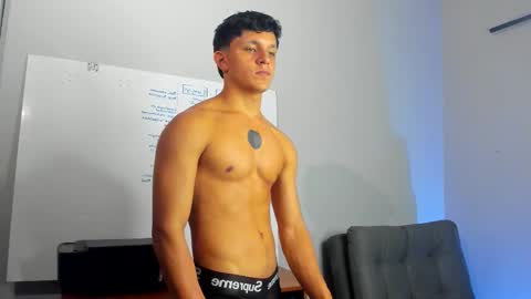 Snapshot of jamesgolden_ chatting on October 29, 11:27 pm jamesgolden_ online show from October 29, 11:27 pm