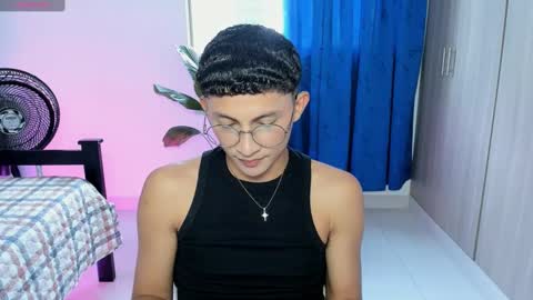 Snapshot of jamess_blanco chatting on October 20, 7:19 pm jamess_blanco online show from October 20, 7:19 pm