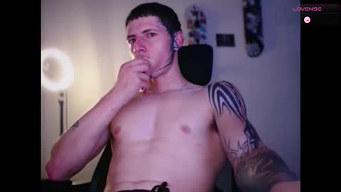 jamesss____ online show from December 3, 4:57 am