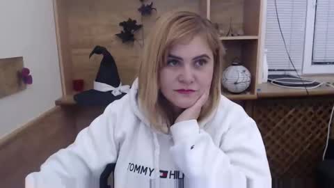 janaloveli online show from December 16, 8:15 pm