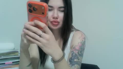 janeessa online show from April 18, 7:18 pm