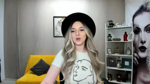 JaquelinLaurent online show from September 30, 7:02 pm