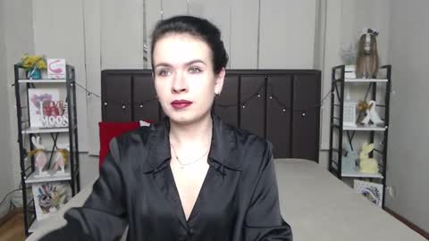 JasmineKouch online show from November 22, 6:45 am