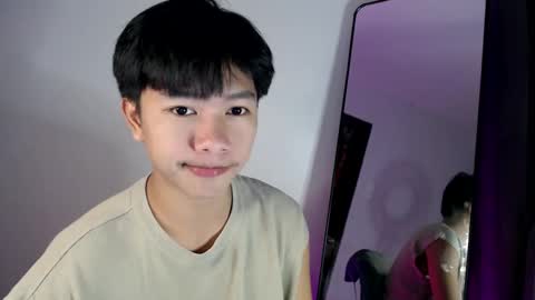 Snapshot of jay_lordx chatting on December 17, 9:39 am Ur Jaylord online show from December 17, 9:39 am