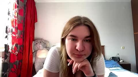 Mia online show from April 18, 1:13 pm