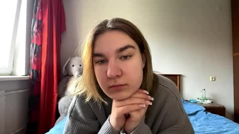 Mia online show from April 19, 5:52 am