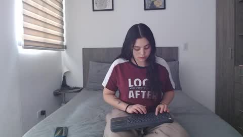 Jazmin and Scarlett online show from May 27, 2:36 pm