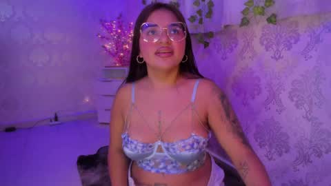 Jazmine online show from January 3, 1:57 pm