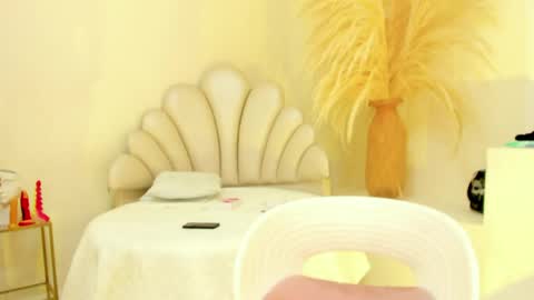 Jazminrusso  online show from June 5, 6:52 am