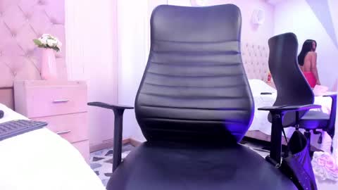 Jazminrusso  online show from April 4, 5:36 am