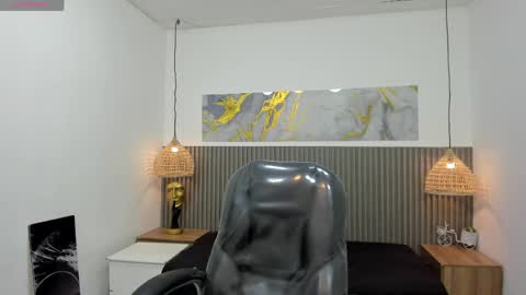jdwhite18 online show from May 20, 4:09 am