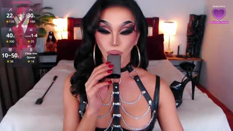 Queen Jenifer online show from May 30, 11:58 pm
