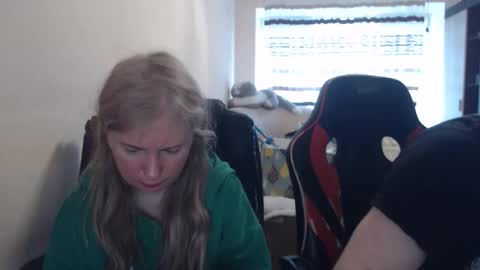 JenisAndPeter online show from April 18, 6:15 am