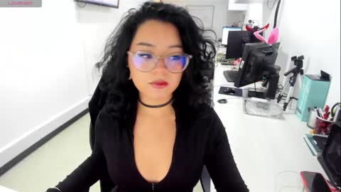 jenn online show from October 13, 3:58 pm