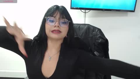 jenn online show from September 19, 11:30 pm