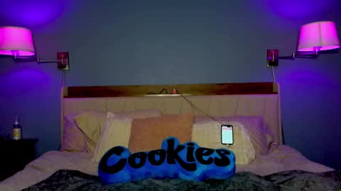 Jenna J. Morrison online show from March 22, 5:33 am