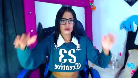 jenn online show from April 4, 7:37 am