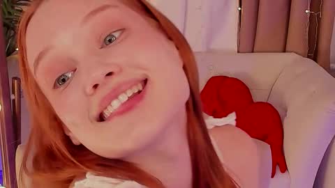 Jennifer online show from October 1, 1:43 pm