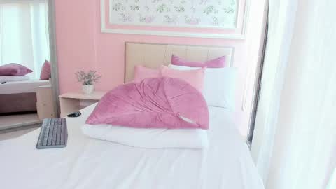 Snapshot of jennifer_snow_ chatting on September 27, 5:11 pm Jenifer online show from September 27, 5:11 pm