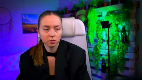 Jennifer online show from February 12, 11:14 am