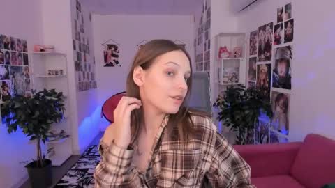 jenniferkiim online show from October 18, 5:44 am