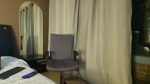 Jenn online show from February 7, 3:13 am