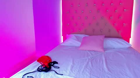 jenny__lawrence online show from November 21, 9:35 pm