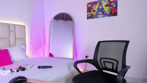 jenny__lawrence online show from September 9, 9:26 pm