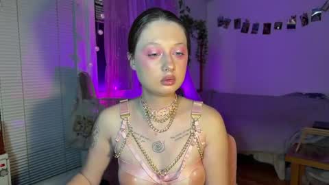 Jennifer Jenny Darling   online show from May 1, 8:58 pm