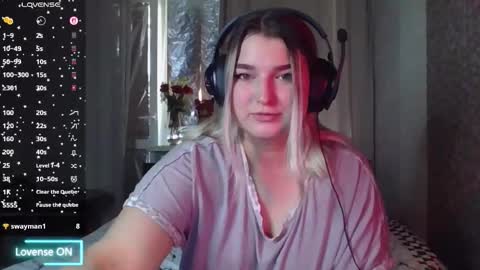 jenny_smitx online show from October 22, 2:15 am