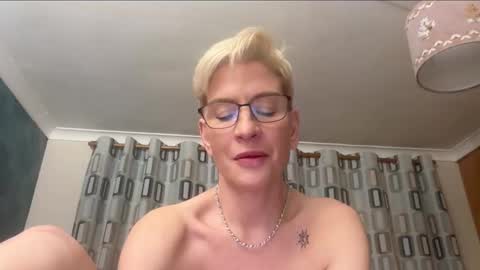 JennyHazel online show from February 22, 8:00 pm