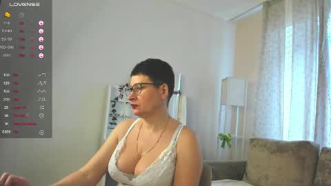 Jenny online show from April 14, 8:06 am