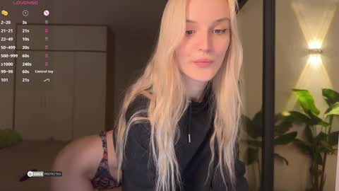 Jen  online show from December 18, 4:28 pm