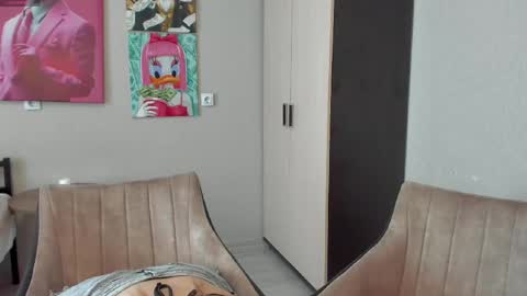 Hi hi We are Jessie and Betti online show from March 7, 10:13 am