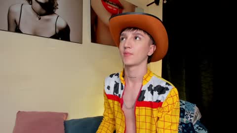 Snapshot of jeremy_salvatore_ chatting on January 15, 6:01 am jero independent model online show from January 15, 6:01 am