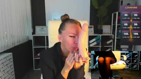 Snapshot of jesica_moon_peachy chatting on September 13, 1:30 am jesica_moon_peachy online show from September 13, 1:30 am
