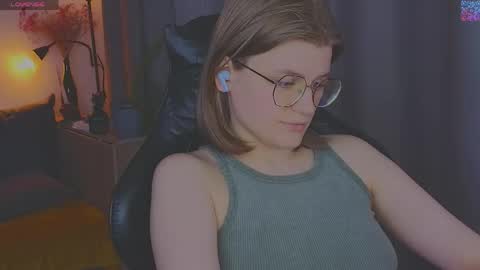  JessieVibes online show from April 19, 6:10 pm