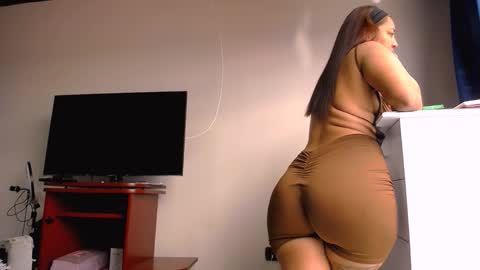 Yessik Rodriguez online show from November 7, 3:03 pm