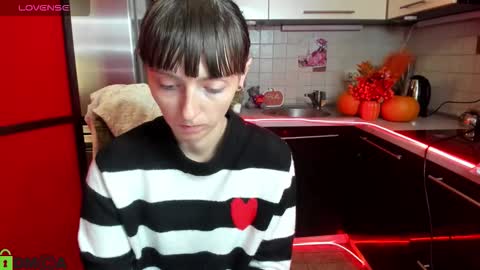 jessicaforris online show from October 2, 7:18 am