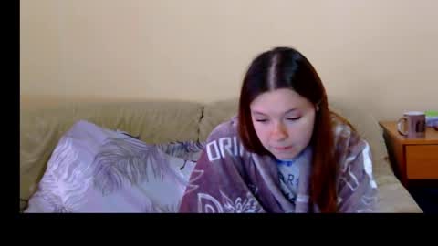 jessicaholland1 online show from April 16, 6:35 am